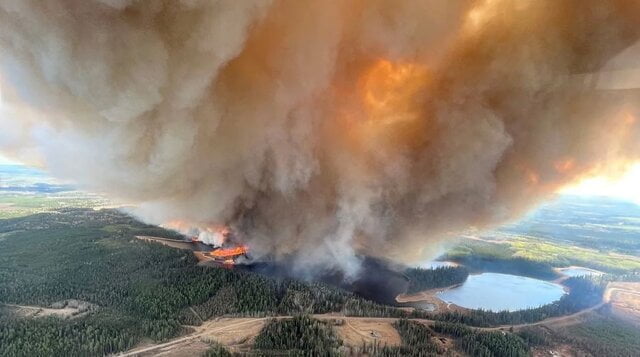 آتش‌سوزی‌ جنگلی در «آلبرتا»ی کانادا هزاران نفر را آواره کرد