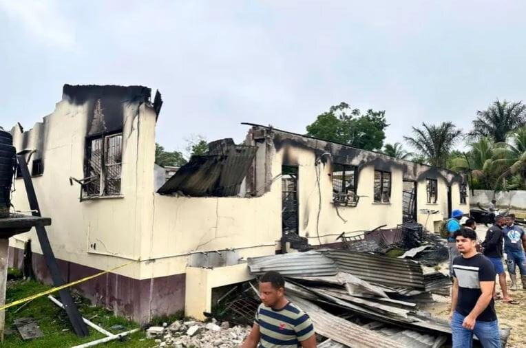 مرگ ۱۹ کودک در حادثه آتش‌سوزیِ یک خوابگاهِ مدرسه در «گویان»
