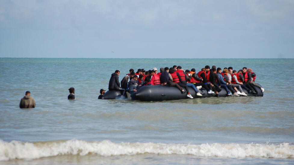 مرگ 6 نفر و نجات 50 نفر در حادثه غرق شدن قایق پناهجویان در آبراه مانش