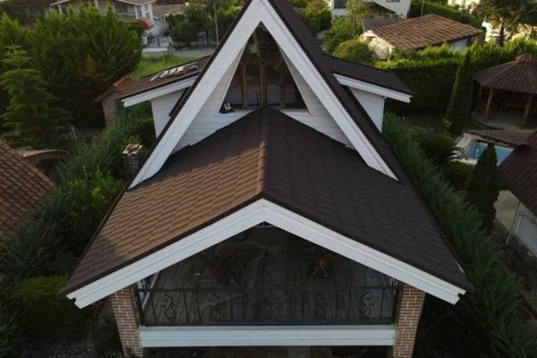 Suitable cover for sloping roofs for windy areas