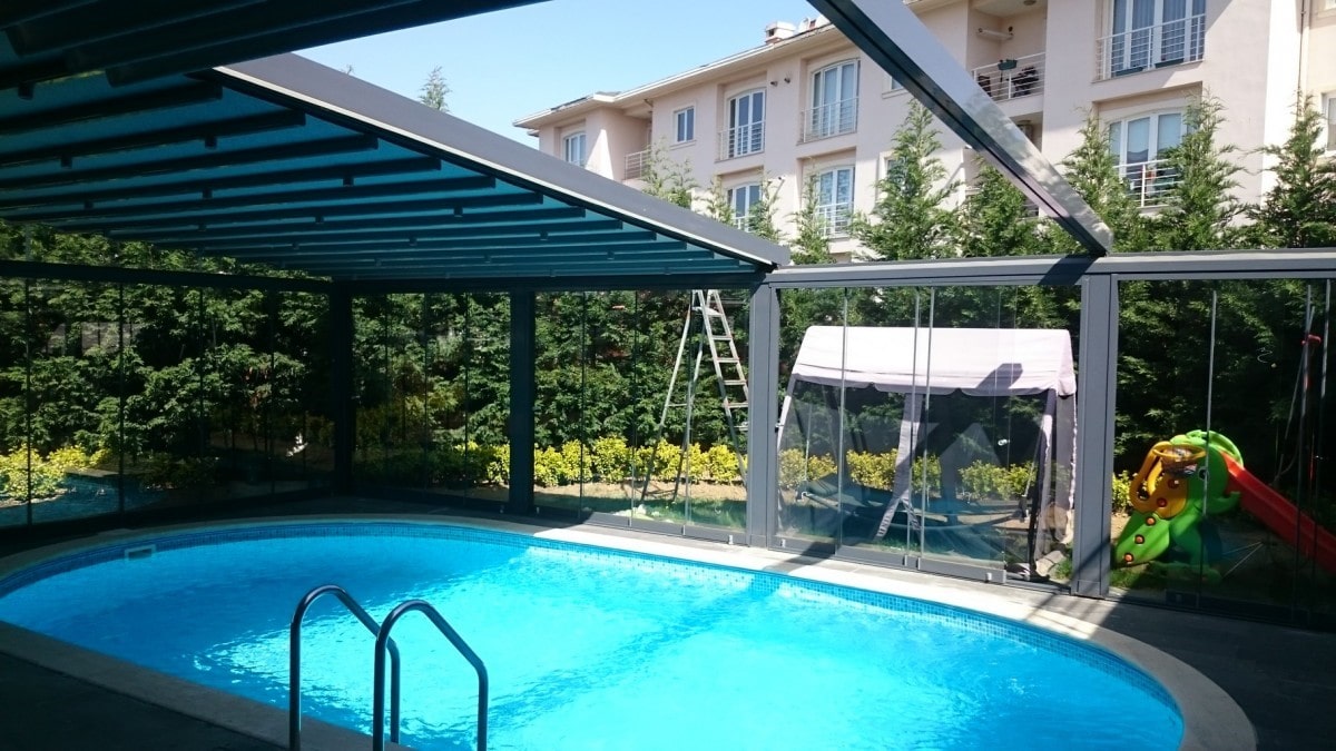 Can the pool canopy be used in the villa?